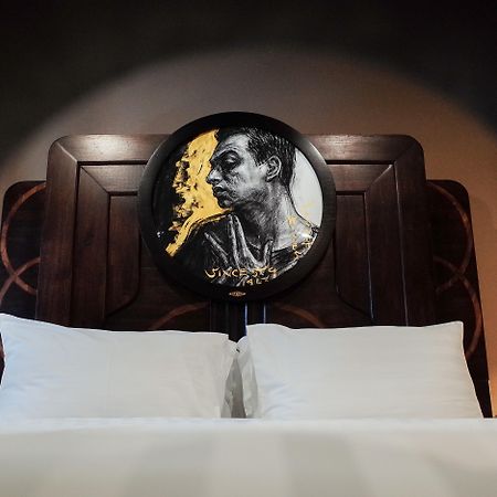 Art Mai Gallery Nimman Hotel Csiangmaj Kültér fotó A bed at the hotel