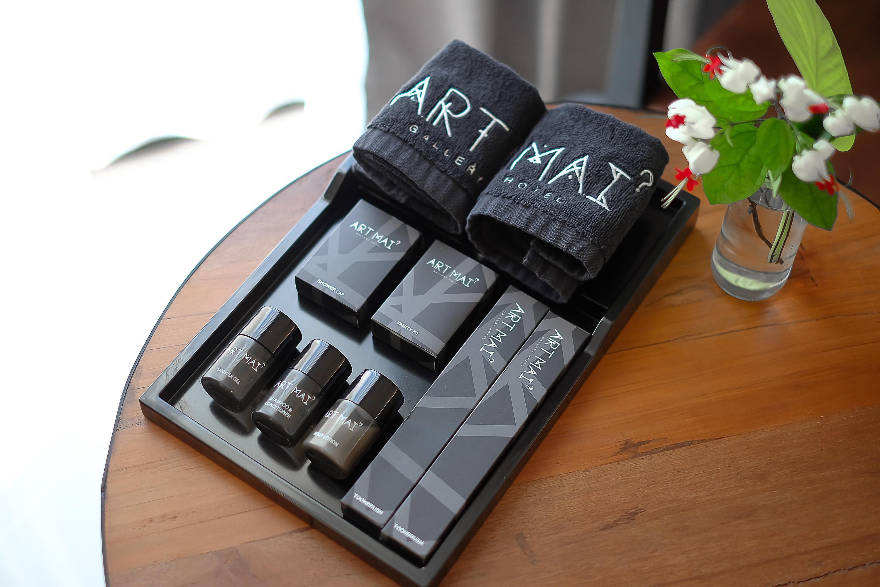 Art Mai Gallery Nimman Hotel Csiangmaj Kültér fotó ART of WAX