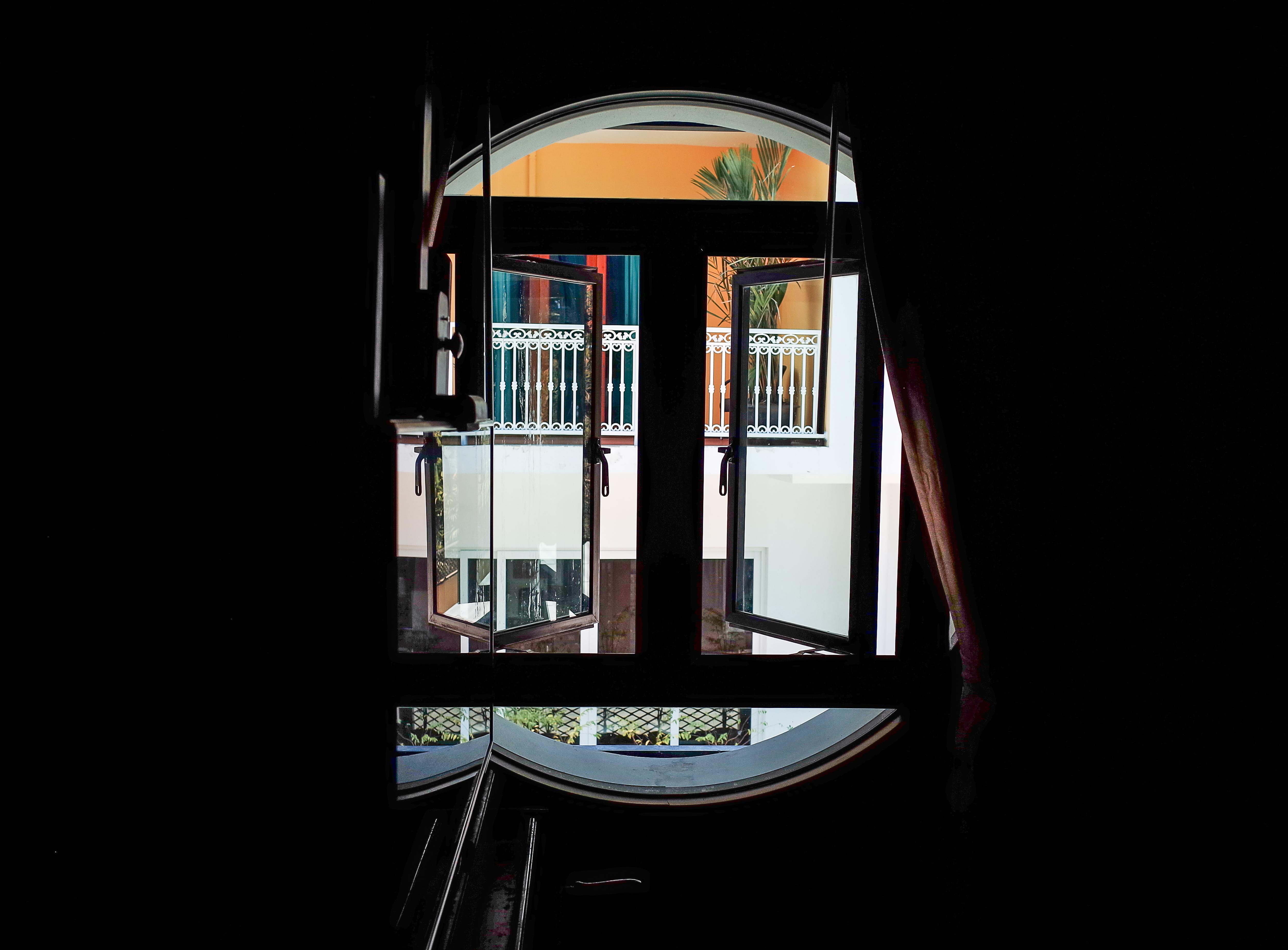 Art Mai Gallery Nimman Hotel Csiangmaj Kültér fotó The window of the house of the writer
