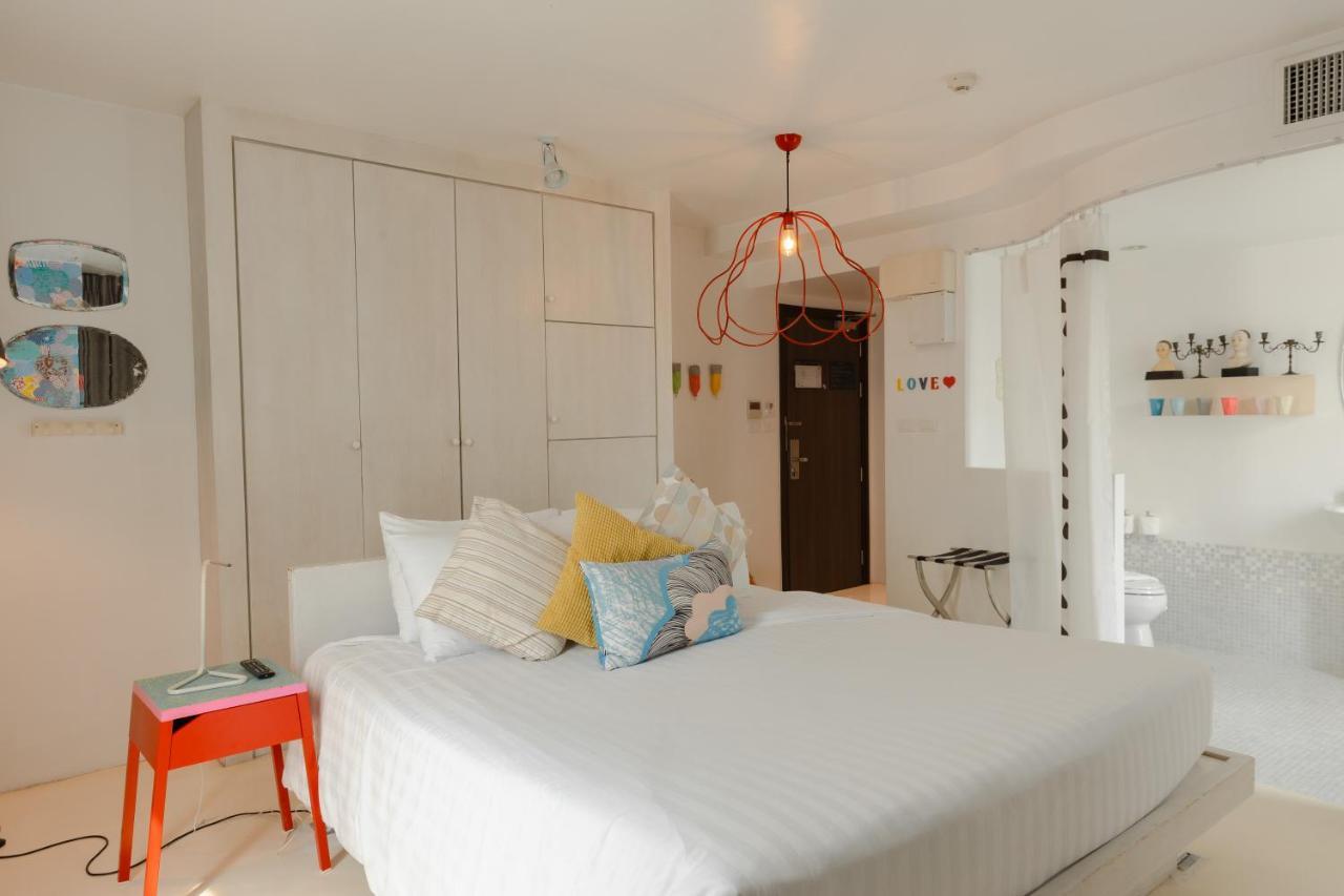 Art Mai Gallery Nimman Hotel Csiangmaj Kültér fotó A bedroom in a micro apartment
