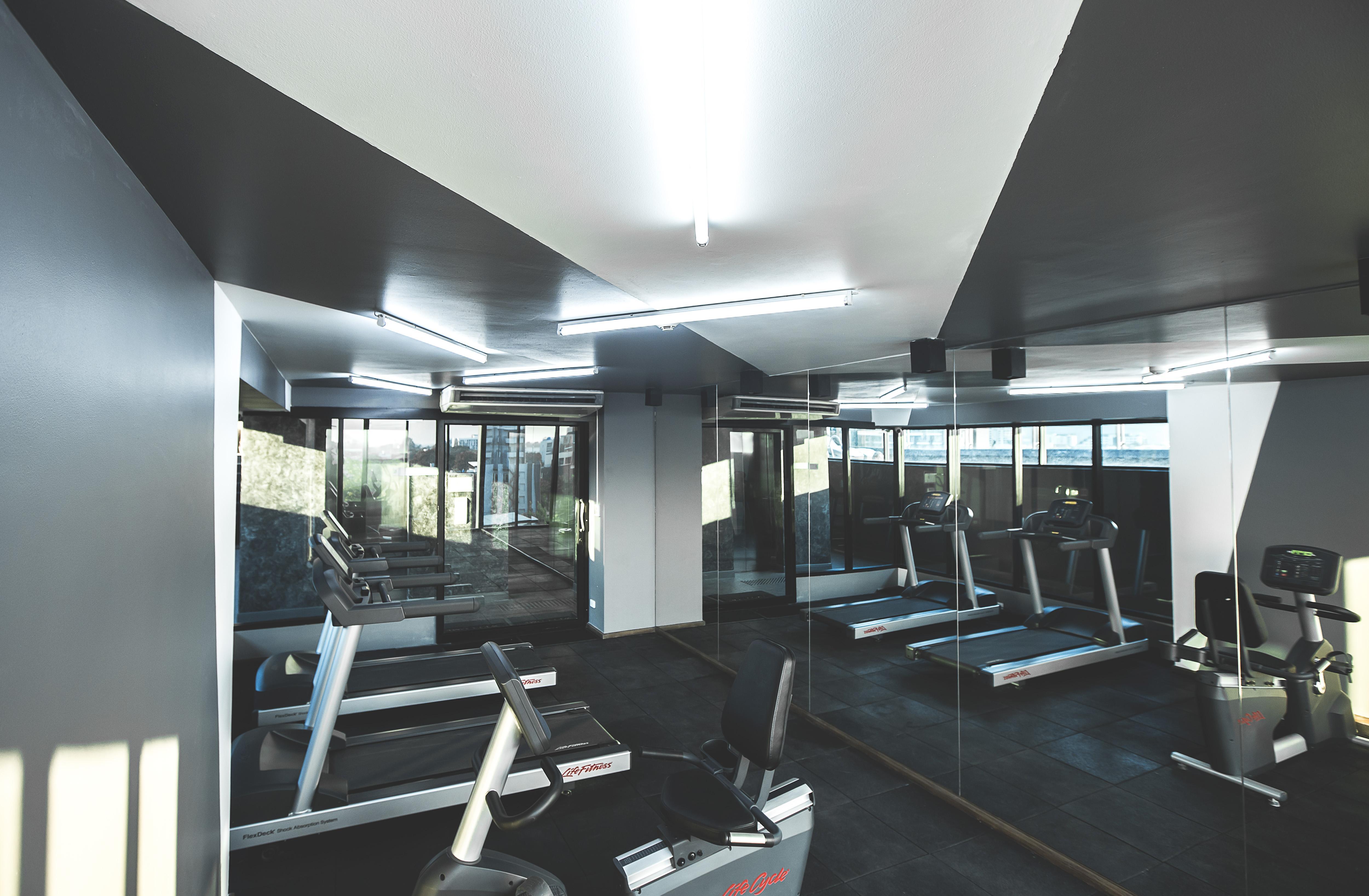 Art Mai Gallery Nimman Hotel Csiangmaj Kültér fotó The gym at the hotel
