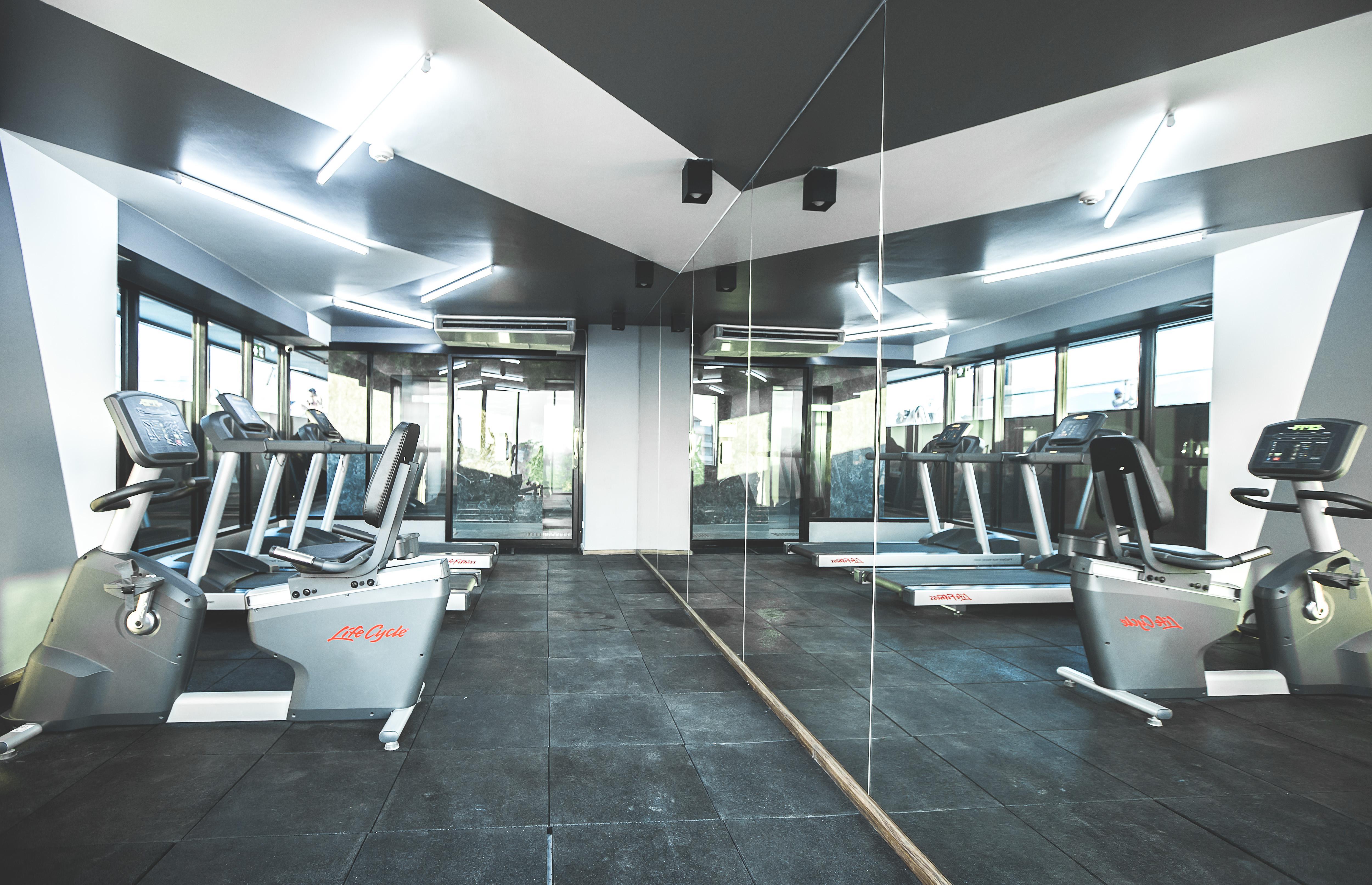 Art Mai Gallery Nimman Hotel Csiangmaj Kültér fotó The gym at the hotel
