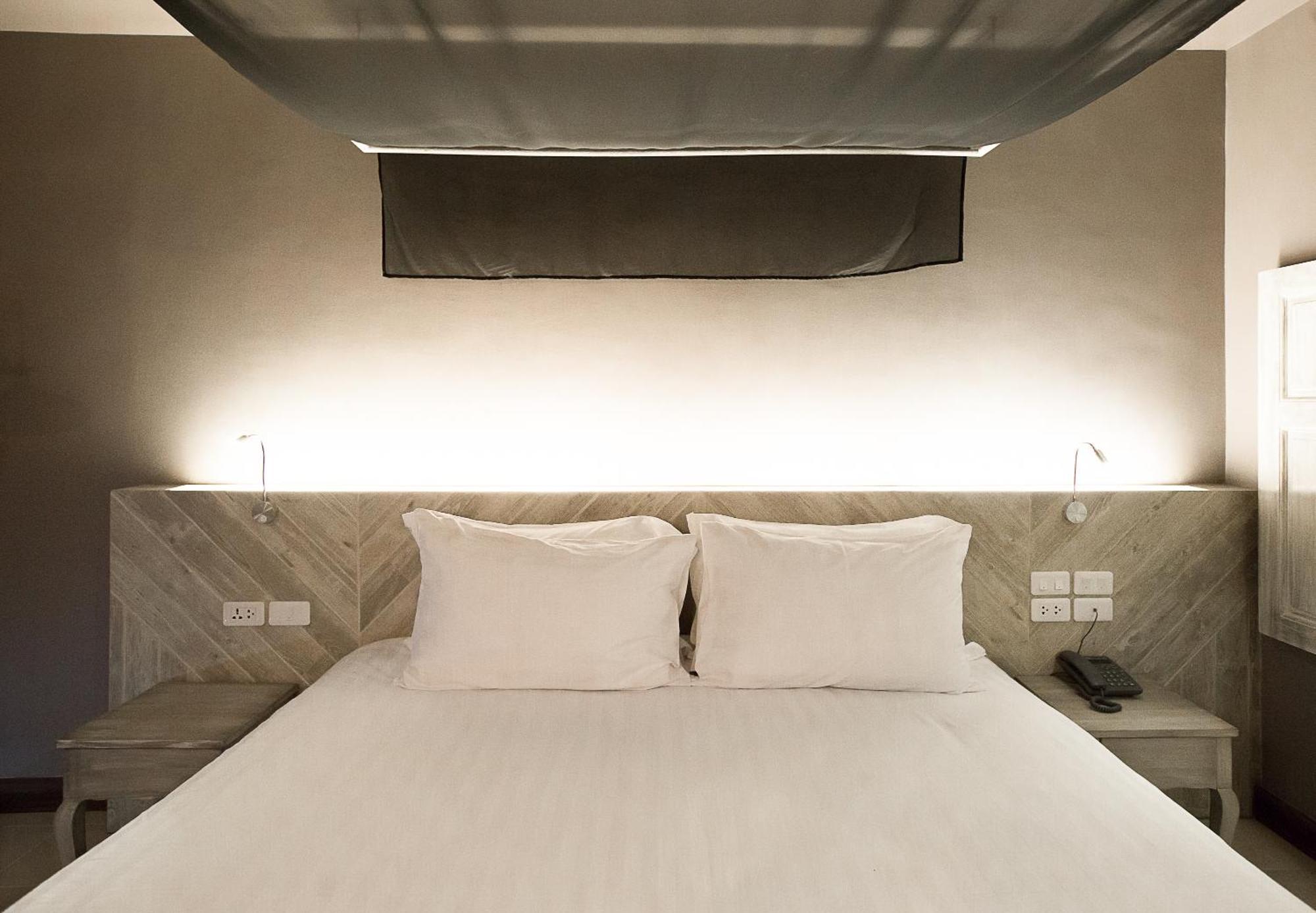 Art Mai Gallery Nimman Hotel Csiangmaj Kültér fotó A bed